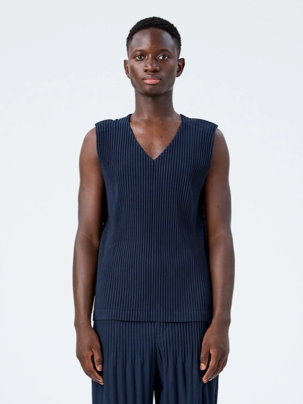 Issey Miyake Men's Navy Pleated V‑Neck Vest Pants Set